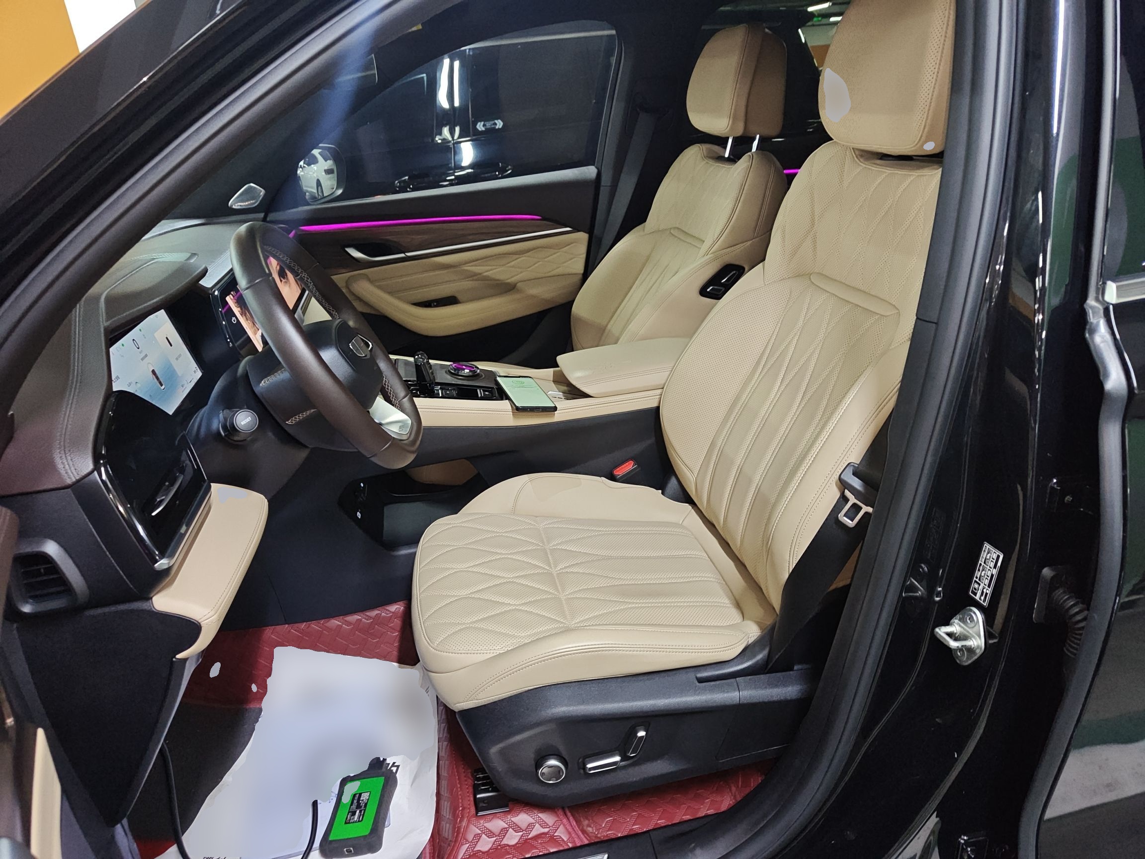 المقاعد الأمامية داخل السيارة