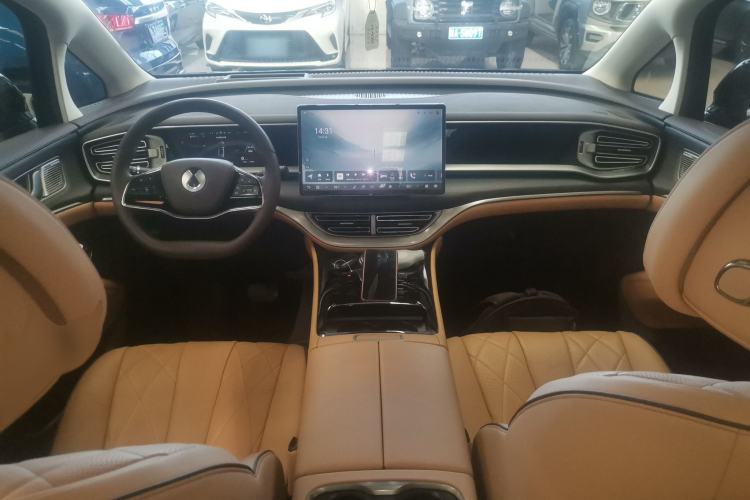 Used Denza D9 2024 DM-i 980 Four-Wheel Drive Prestige Model
