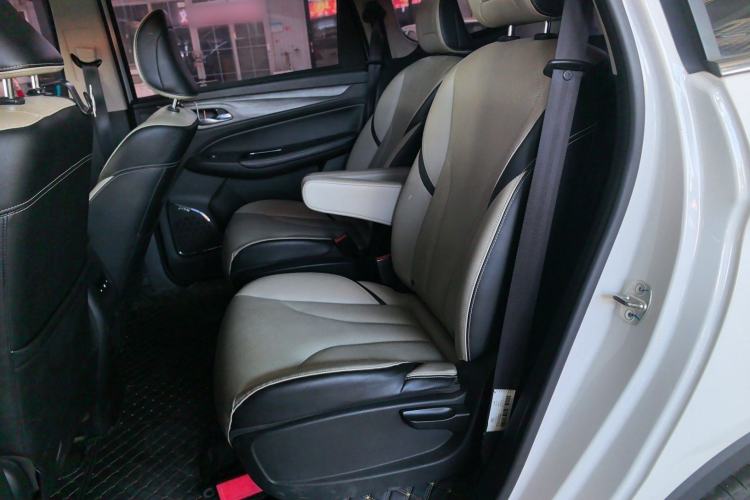 Used Baojun 730 2017 1.5T DCT Flagship Model 7 Seats China V Emission Standard Left Rear Seat