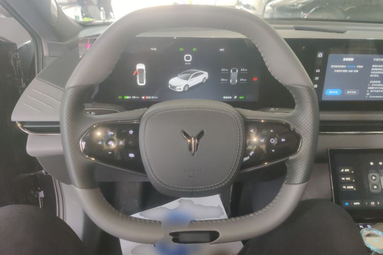 Used VOYAH PASSION 2024 PHEV Four-Wheel Drive Ultra-Long Range Flagship Model
