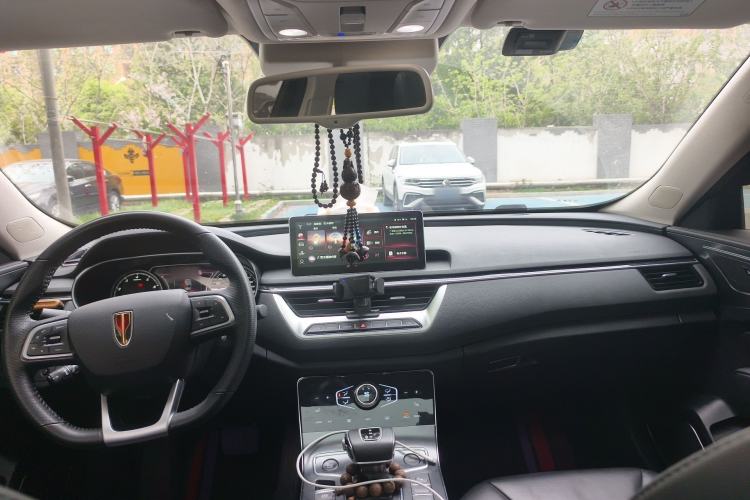 Used Hongqi H5 2022 Classic Model Facelift 1.8T Automatic Smart Connect Flagship Edition Center Console