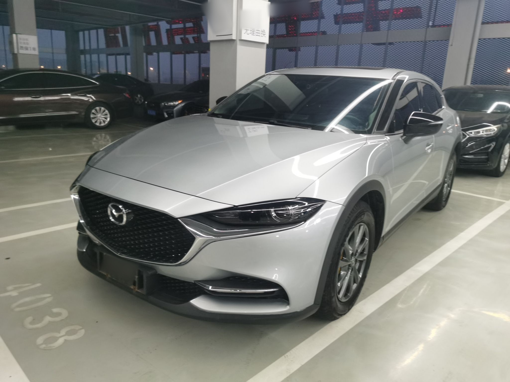 Под передней частью автомобиля