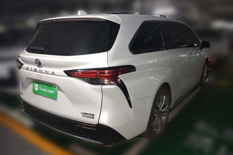 Used Toyota SIENNA 2023 2.5L Hybrid Deluxe Edition Rear Right 45 Deg