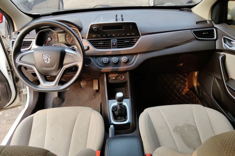 Used Baojun 310W 2017 1.5L Manual Comfort Version China V Center Console