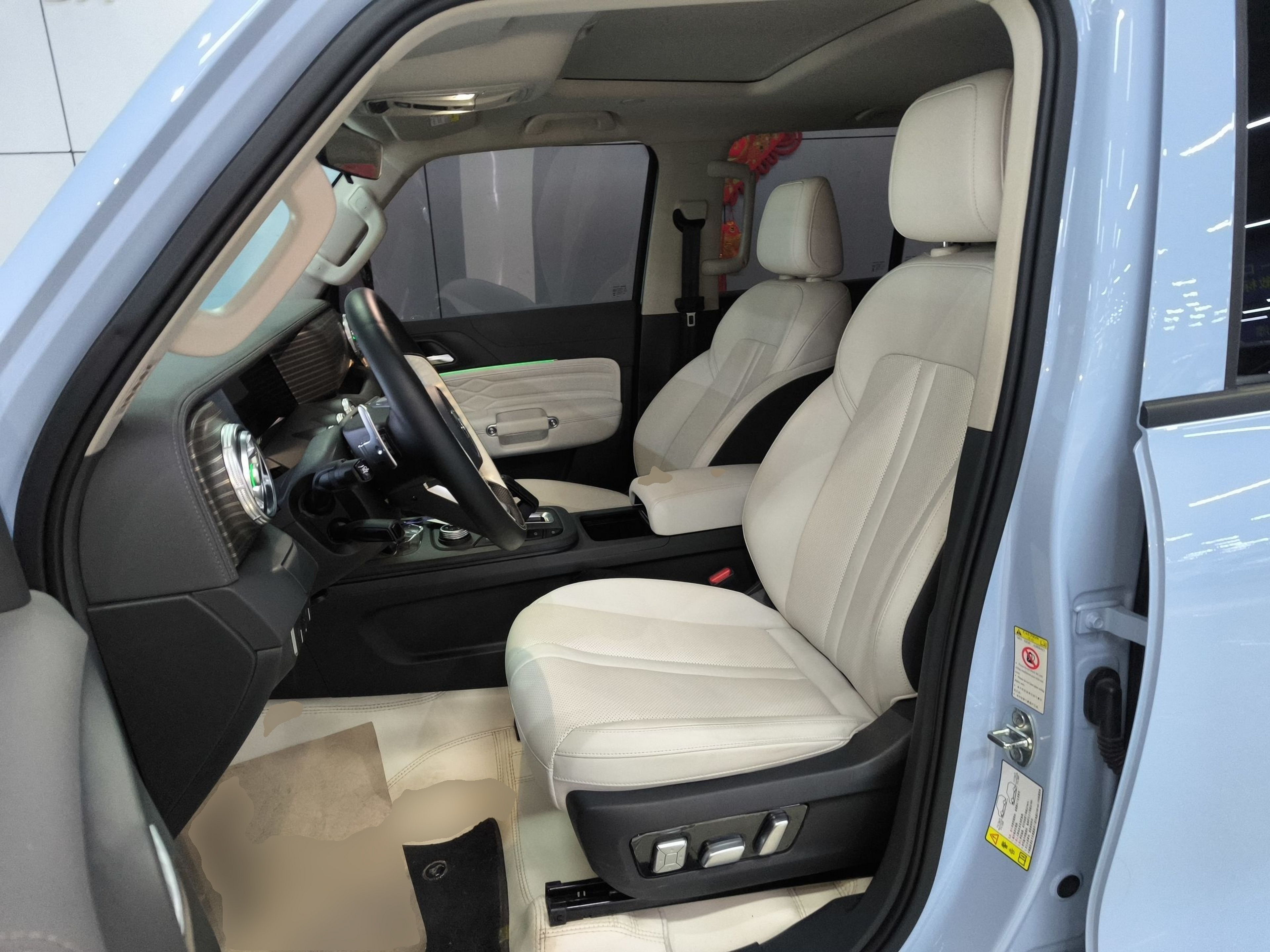 المقاعد الأمامية داخل السيارة