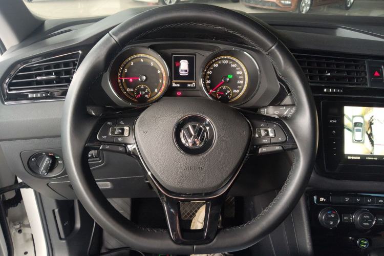 Used Volkswagen Tiguan L 2020 330TSI Automatic Two-Wheel Drive Panoramic Comfort Edition China VI Standard Steering Wheel