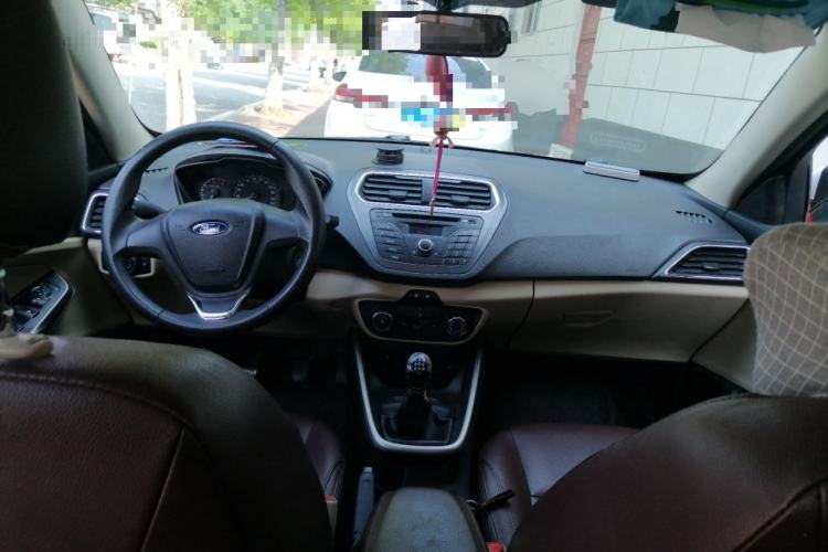 Used Ford Escort 2015 1.5L Manual Comfort Model Center Console