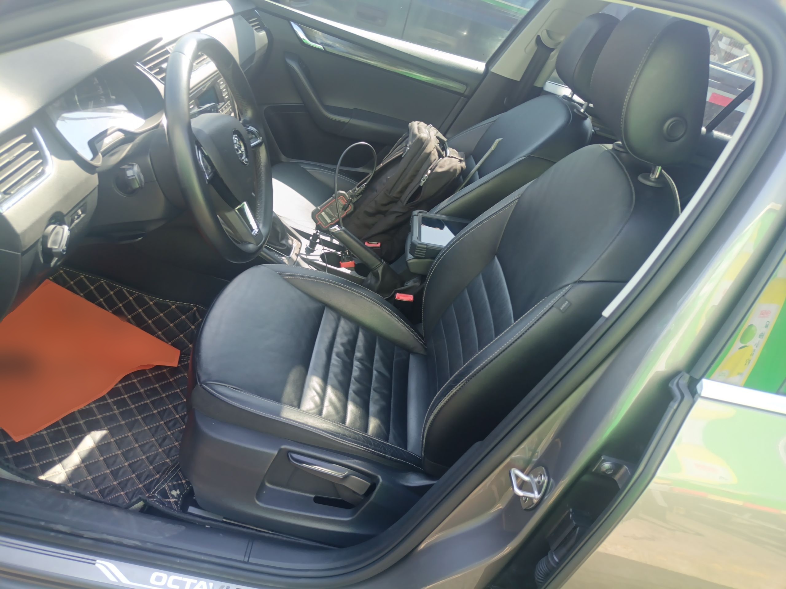 Переднее сиденье в автомобиле