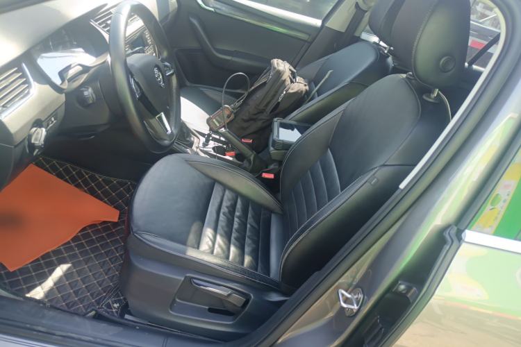 Used Skoda Octavia 2017 1.6L Automatic Smart Drive Edition Left Front Seat