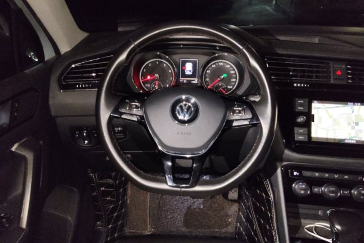 Used Volkswagen Tiguan L 2018 Revised Version 330TSI Automatic Two-Wheel Drive Comfort Edition Steering Wheel