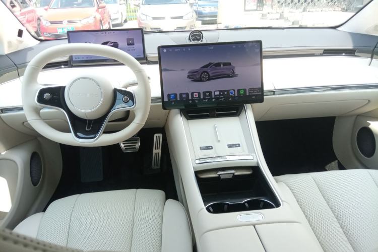 Used Hima Luxeed S7 2025 855 km Max Center Console