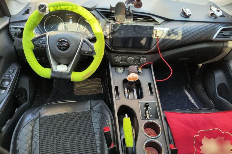 Used Nissan Lannia 2021 1.6L CVT Smart Connect Smart Cool Edition Center Console