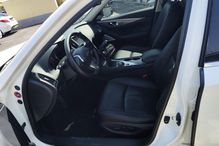 Used Infiniti Q50L 2018 2.0T Enjoyment Version China VI Standard
