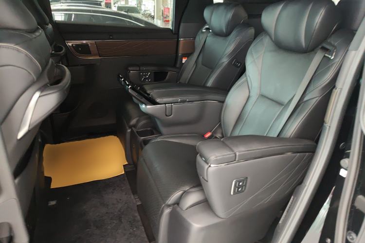 Used Toyota Vellfire 2024 Crown Dual-Engine 2.5L Supreme Executive Edition Left Rear Seat