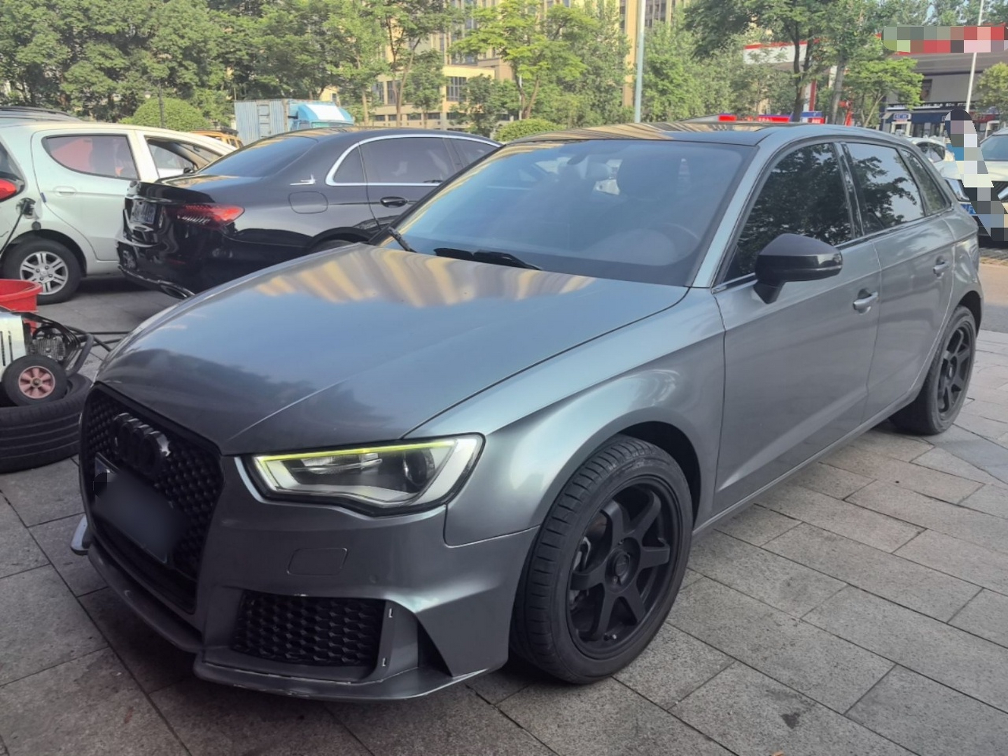 Под передней частью автомобиля