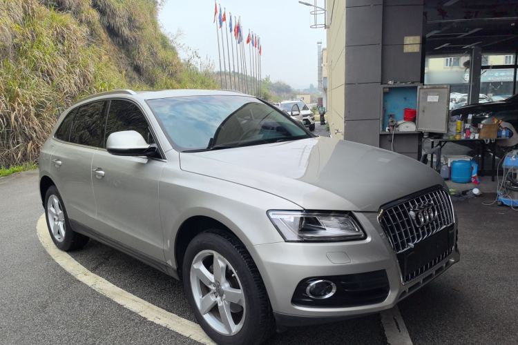 Used Audi Q5 2017 40 TFSI Ambition Edition Front Right 45 Deg