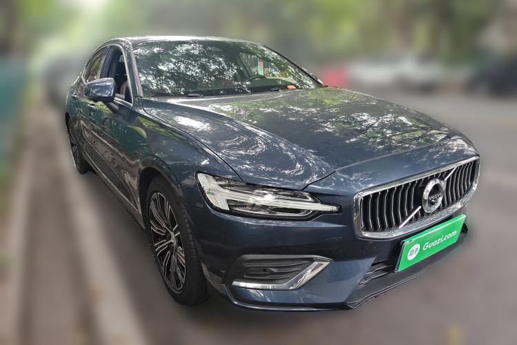 Used Volvo S60 2022 B4 Zhiyuan Luxury Edition Front Right 45 Deg