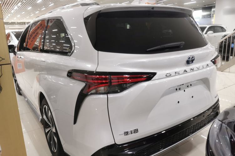 Used Toyota Granvia 2023 2.5L Hybrid Flagship VIP Edition