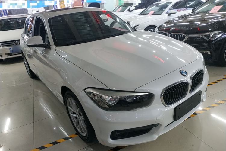 Used BMW 1 Series 2018 118i Leading Model Front Right 45 Deg
