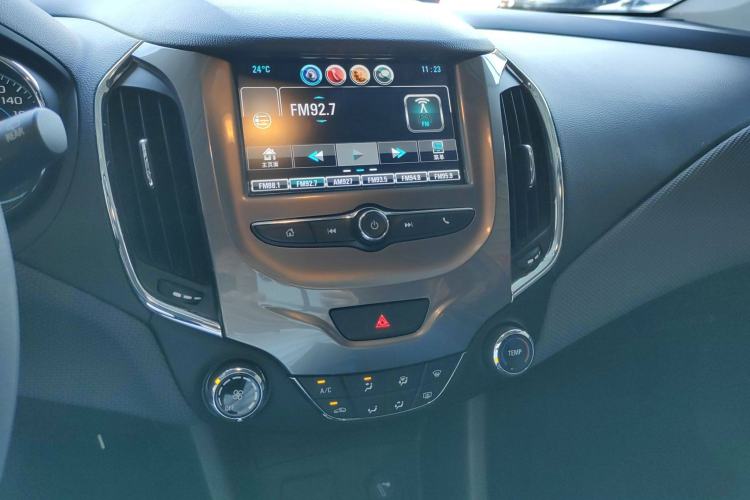 Used Chevrolet Cruze 2017 1.5L Hatchback Automatic Pioneer Sunroof Edition