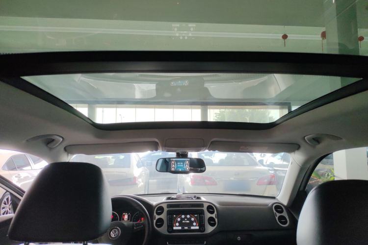 Used Volkswagen Tiguan 2015 1.8TSI Automatic All-Wheel-Drive Luxury Model Headliner