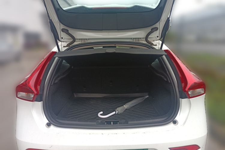 Used Volvo V40 2016 T4 Smart Luxury Edition