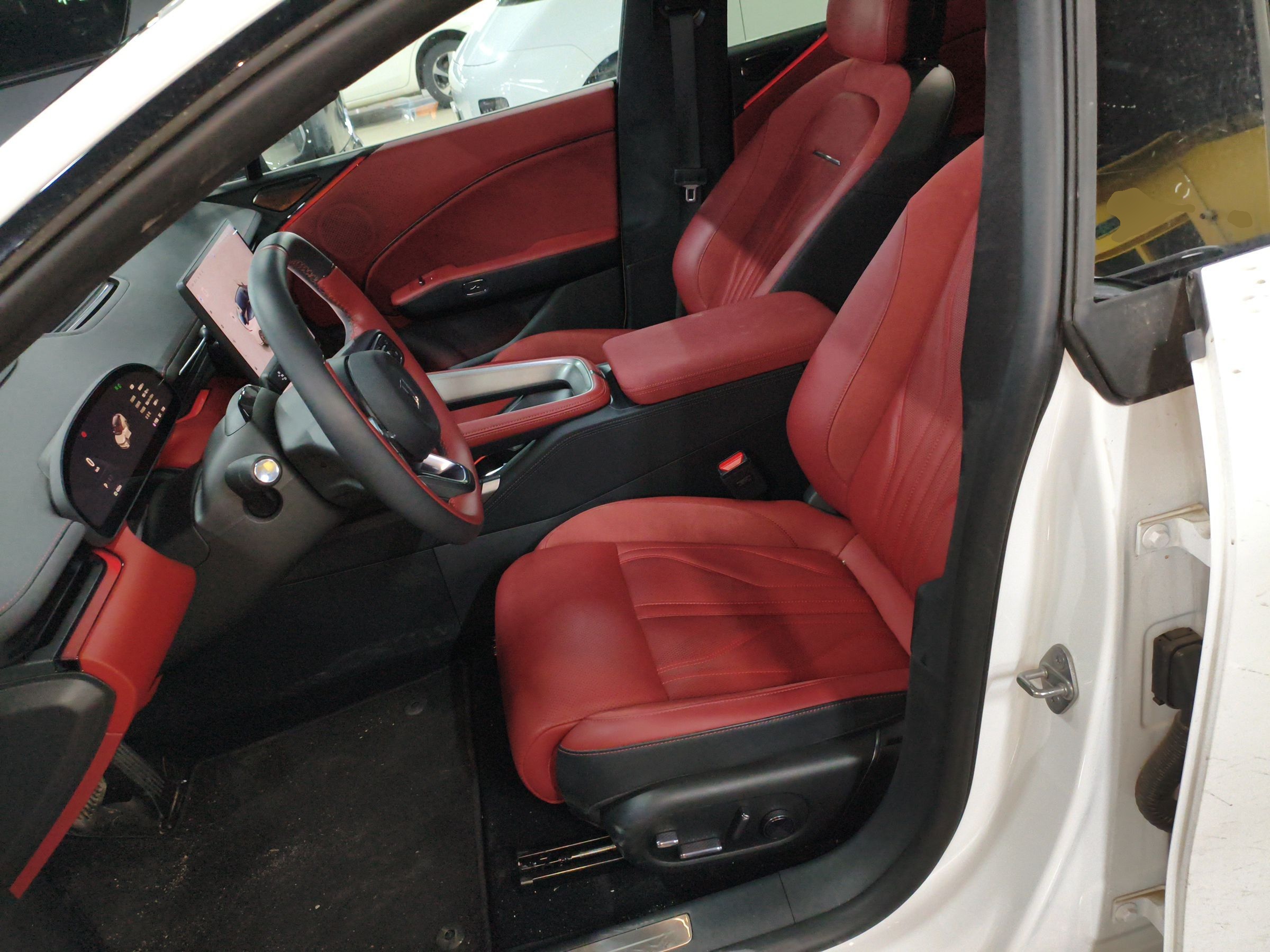 Переднее сиденье в автомобиле