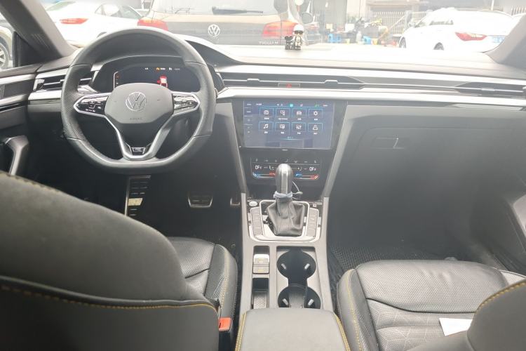 Used Volkswagen FAW-Volkswagen CC 2023 330TSI Ignite Edition Center Console