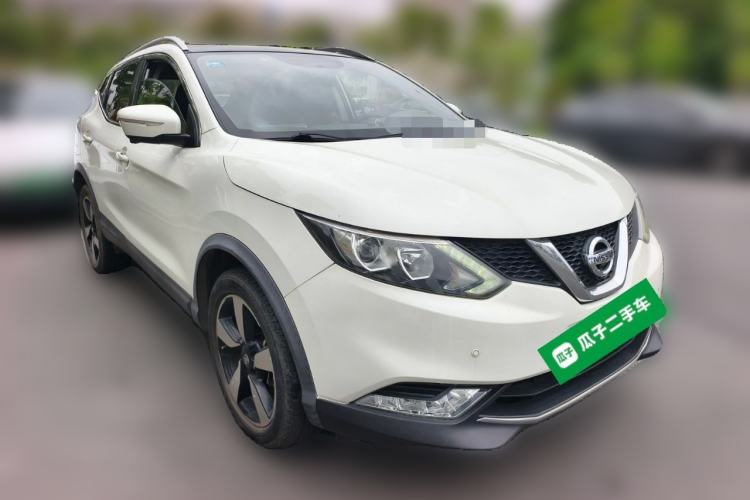 Used Nissan Qashqai 2016 2.0L CVT Luxury Edition Front Right 45 Deg
