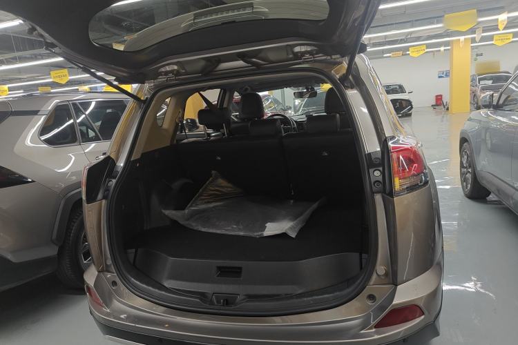 Used Toyota RAV4 2016 2.0L CVT Two-Wheel Drive Smart Edition China V Standard Trunk