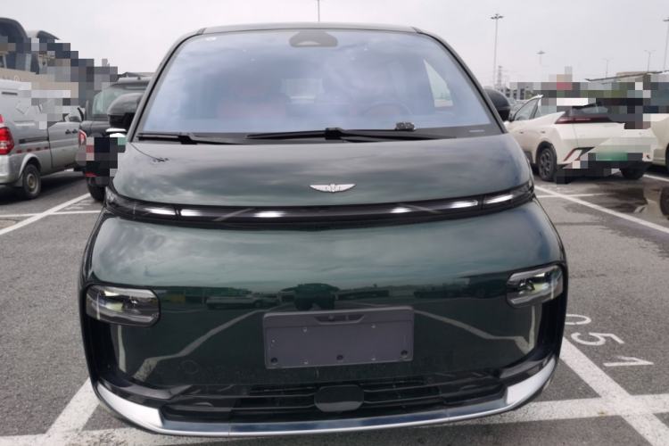 Used Geely Galaxy LEVC L380 2024 140-Degree 6-Seater All-Wheel-Drive Ultra Front