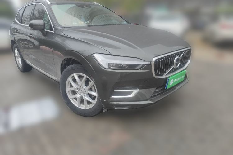 Used Volvo XC60 2021 T5 4x4 Smart Luxury Edition Front Right 45 Deg