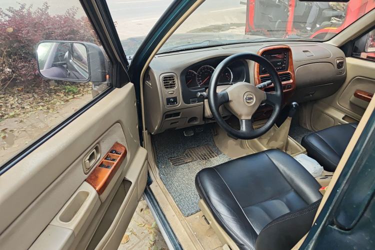 Used Nissan D22 2013 2.4L Gasoline Two-Wheel-Drive Standard Model Driver Seat