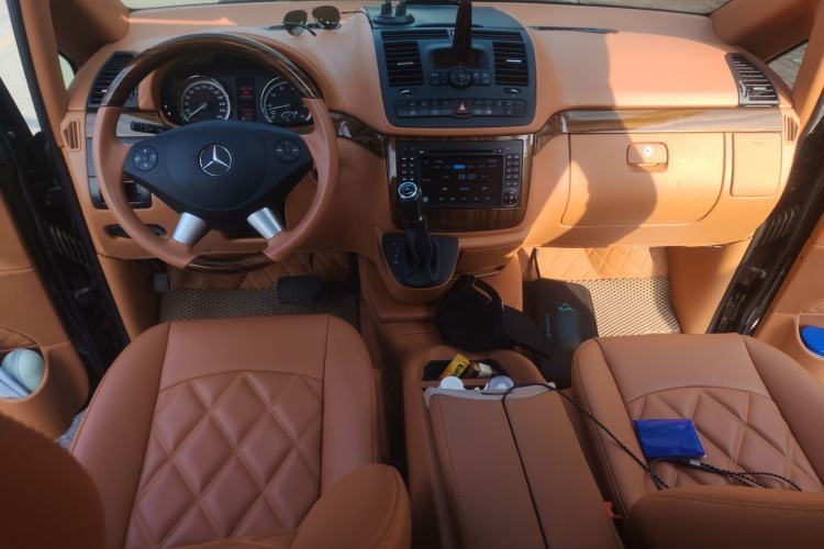 Used Mercedes-Benz Viano 2011 2.5L Limited Edition Center Console