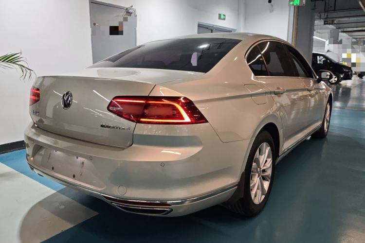 Used Volkswagen Magotan 2018 Facelift 330TSI DSG Luxury Model Rear Right 45 Deg