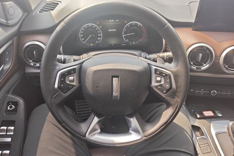 Used Wey VV6 2018 2.0T Two-Wheel Drive Flagship Version China V Standard
