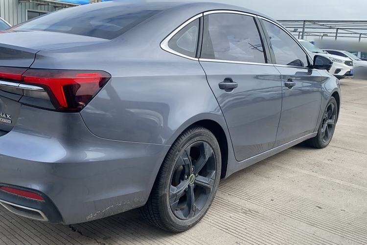 Used Roewe i6 MAX 2020 300TGI Automatic Supreme Edition with Cool Sunroof and Advanced Driving Features
