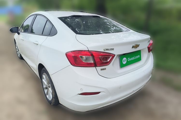 Used Chevrolet Cruze 2017 1.5L Automatic Pioneer Sunroof Edition
