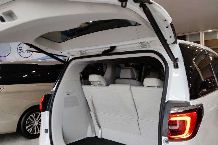 Used Buick GL8 2023 ES Lu Zun Deluxe and Yue Edition
