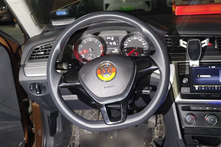 Used Volkswagen Lamando 2015 230TSI Manual Trend Edition
