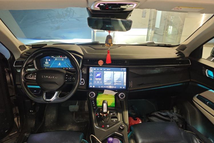 Used Lynk & Co 05 2020 2.0TD Two-Wheel Drive Shine Halo Center Console