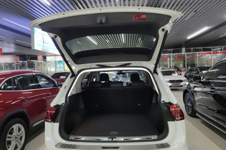 Used Volkswagen Tiguan L 2024 330TSI Automatic Two-Wheel Drive R-Line Enhanced Edition Trunk