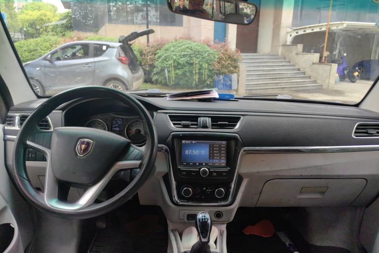 Used Jinbei New Hiace X30L 2021 1.5L Business Central Air-Conditioned Coach China VI Standard SWC15M Center Console