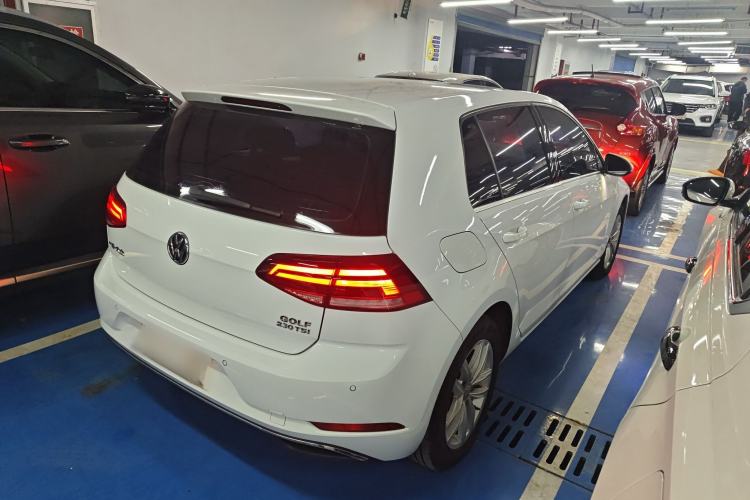 Used Volkswagen Golf 2018 230TSI Automatic Comfort Model Rear Right 45 Deg