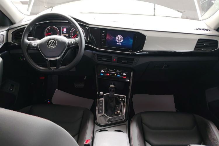 Used Volkswagen Tayron 2022 280TSI Two-Wheel Drive Luxury Smart Connectivity Version Center Console