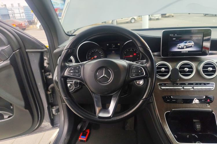 Used Mercedes-Benz GLC 2019 GLC 300 L 4MATIC Dynamic Model Steering Wheel