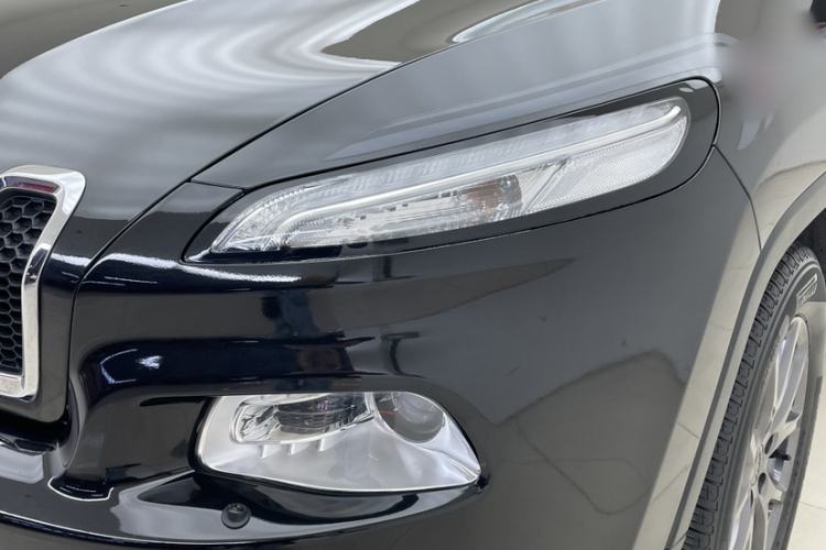 Used Jeep Cherokee 2020 2.0L Two-Wheel Drive Classic Sports Edition
