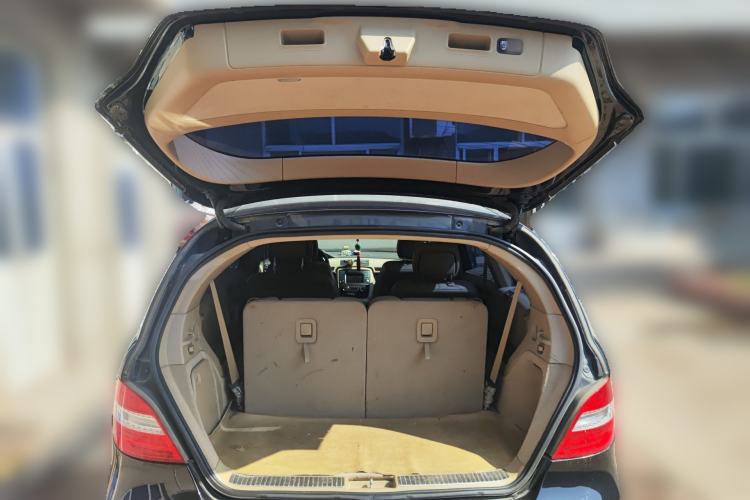 Used Mercedes-Benz R-Class 2010 R 350 L 4MATIC Trunk