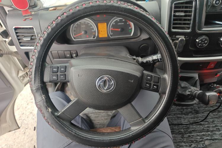 Used Dongfeng Yufeng 2021 2.3T Power King Front-Drive Logistics Van Long Wheelbase Mid-Roof 6–9 Seats China VI Standard M9T
