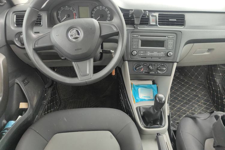 Used Skoda Rapid 2016 1.6L Manual Front-Wheel-Drive Version
